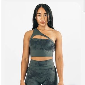 Alphalete Alphalux Asymmetrical Bra in Storm Grey size small